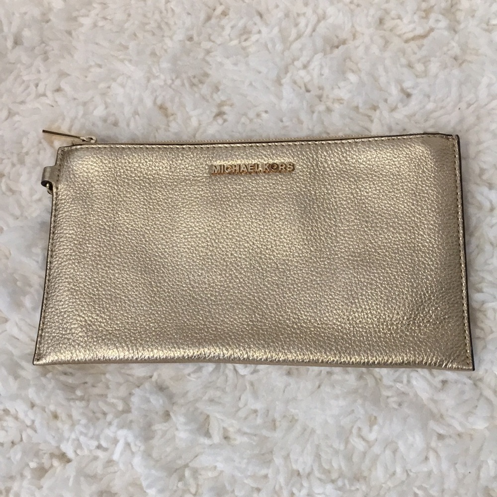 MK Wristlet - Gold Pebble Leather NWT 👑